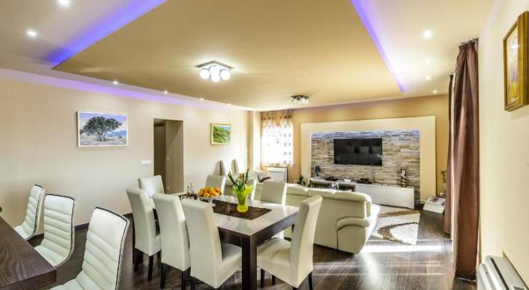 Villa Pave - Six-Bedroom Villa with Terrace and Swimming Pool — photo 2