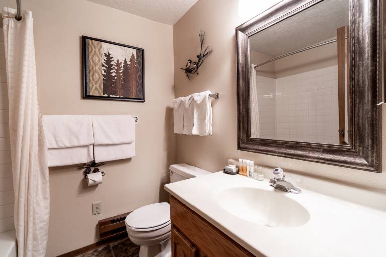 3-bedroom getaway in West Yellowstone, just minutes from the park. Huckleberry House — photo 4