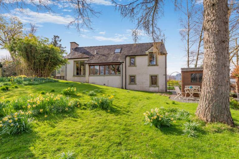 Cottage with yard in Keswick