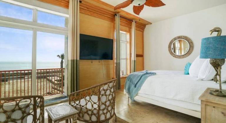 Stairway to Heaven Hot Tub Beach Retreat — photo 2