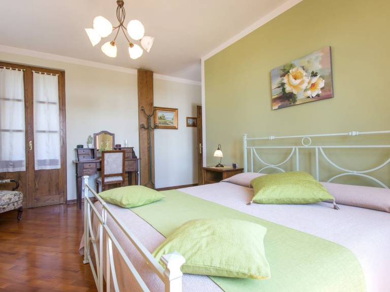 Fully equipped lovely house with hot tub, garden & private pool | Pets are welcome — photo 5