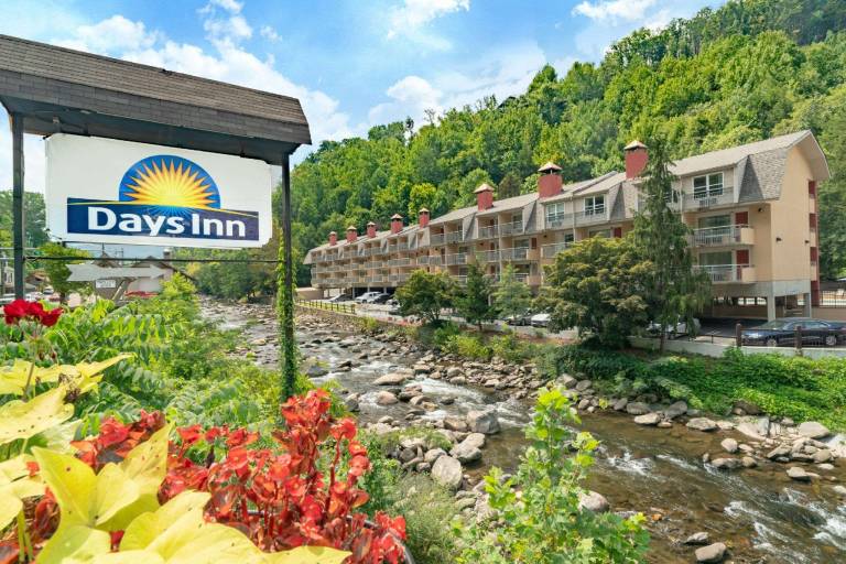 Gatlinburg River Inn in Gatlinburg, TN