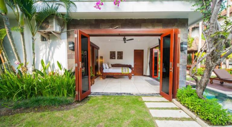 Beautiful villa with jacuzzi & pool | Pets are welcome — photo 4