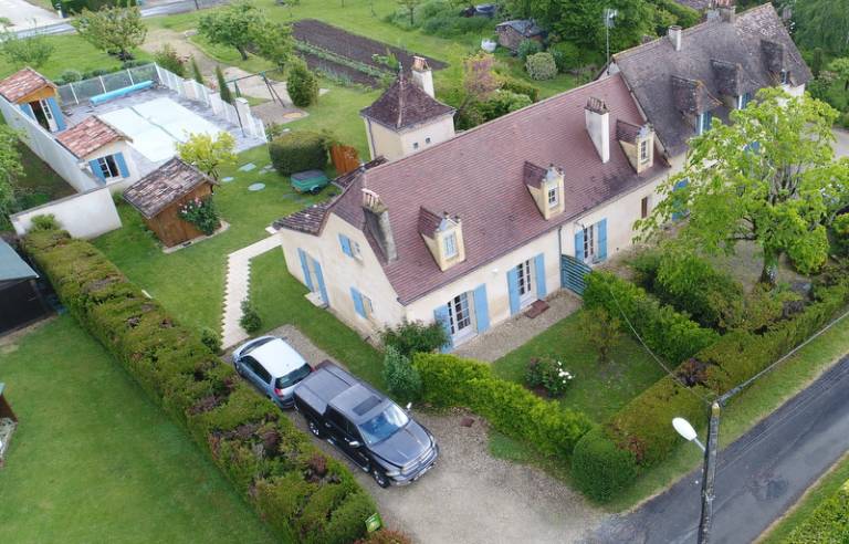 Gite with pool, grill & terrace — photo 2