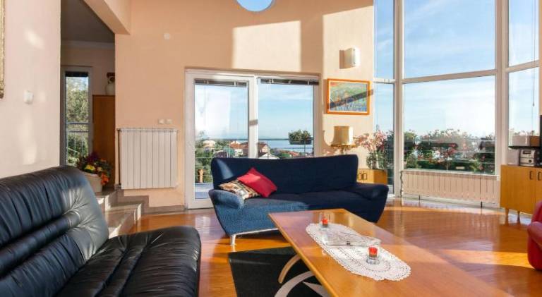 Holiday apartment with pool — photo 2
