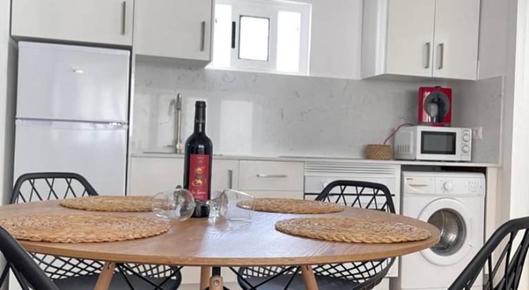 Serviced apartment with yard & patio | Pets are welcome — photo 4