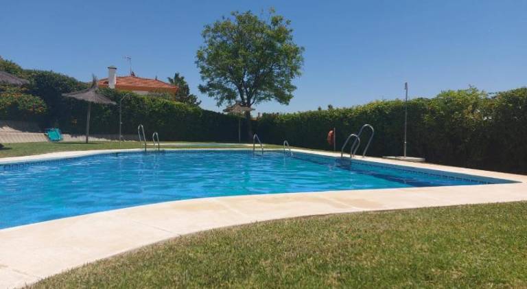 Rental apartment with pool — photo 5