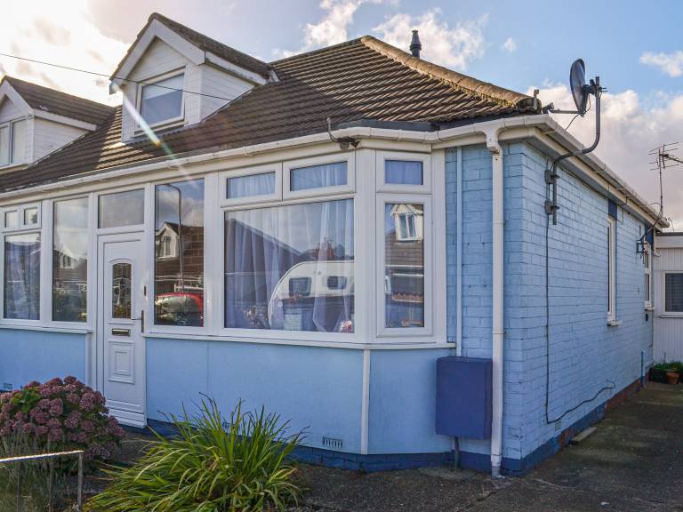 Family-friendly cottage with garden | River view | Dogs allowed in Mablethorpe