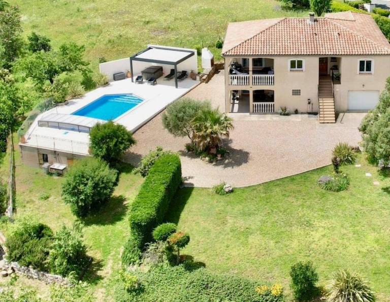 Villa 3 bedrooms, heated pool, jacuzzi and garden in Castres