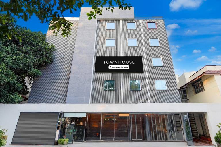 Super Townhouse Kanakpura Road formerly Panchavati Comforts