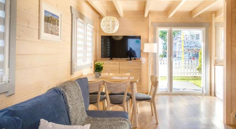 Lodge with barbeque, pool & patio | Next to the beach | Pets are welcome — photo 2