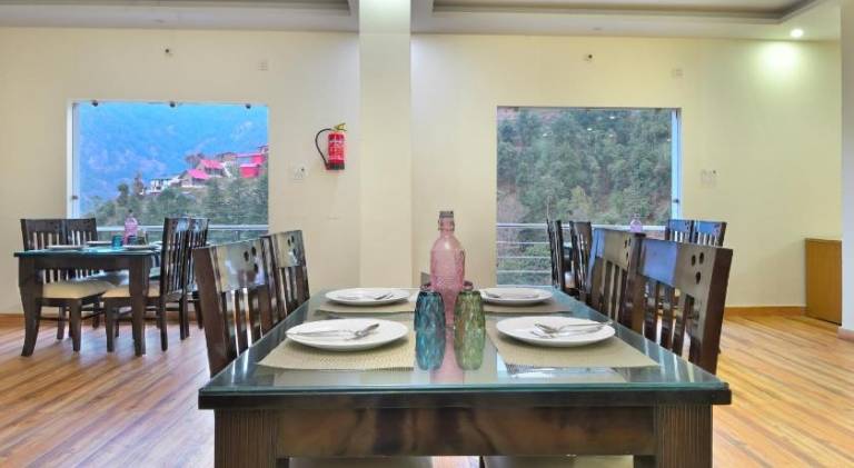 LA Riqueza Dhanolti View - Mountain View Rooms - Near to Eco Park & Surkanda Devi Temple — photo 4
