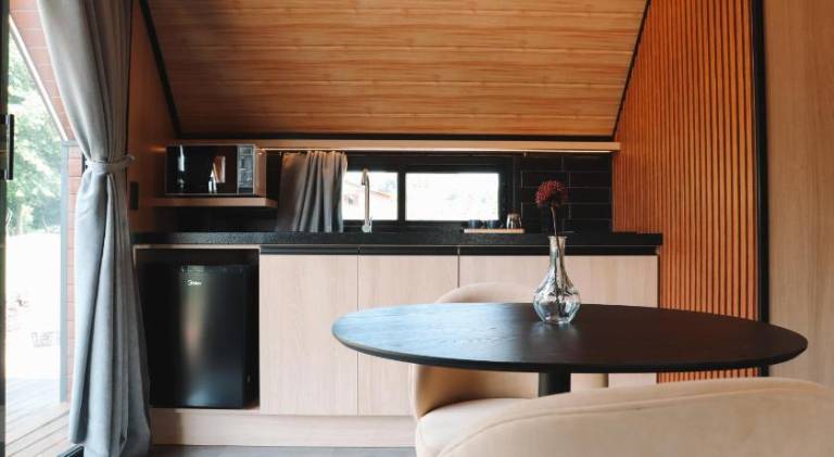 Chalet with barbecue & yard — photo 3