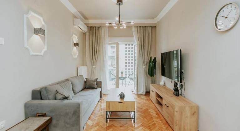Beautiful apartment with terrace | Next to Hagia Sophia | Good for workation | Pets allowed in Thessaloniki