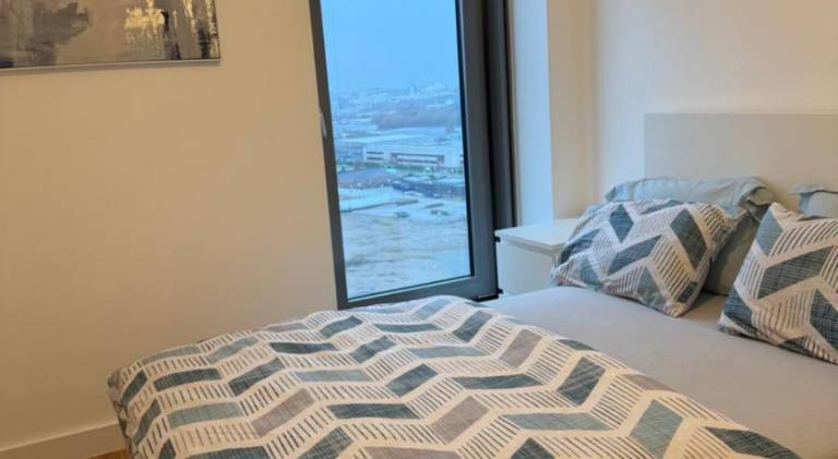 The Urban Escape in Media City - A private room and bathroom in a shared apartment — photo 3