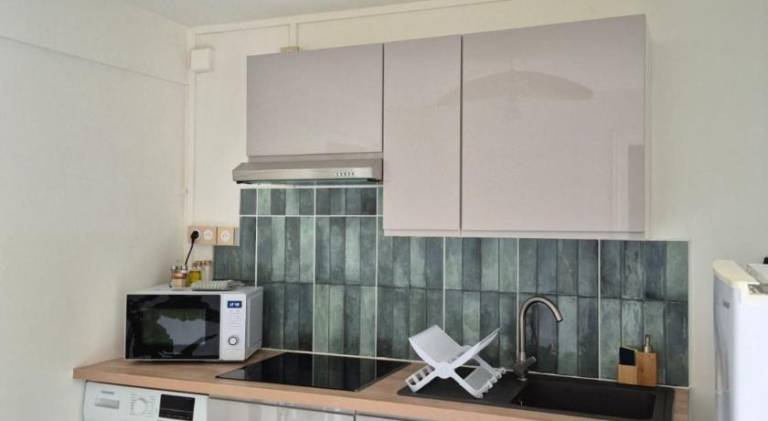 Holiday apartment with yard & patio — photo 2