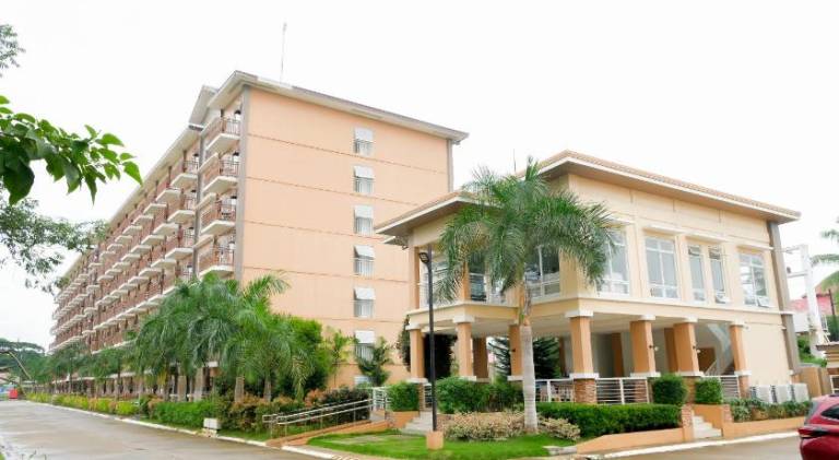 Serviced apartment with terrace, pool & yard | Good for workation in Puerto Princesa