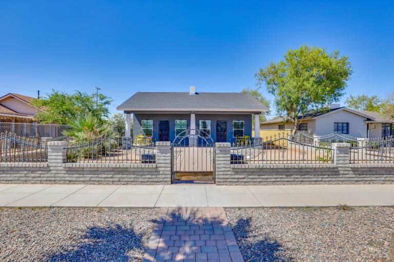Apartment 2 Mi to Chase Field & PHX Arena