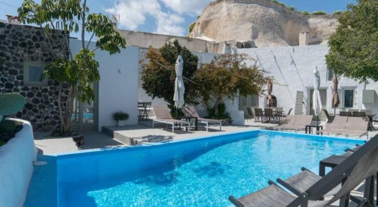 Villa with pool, terrace & garden — photo 3