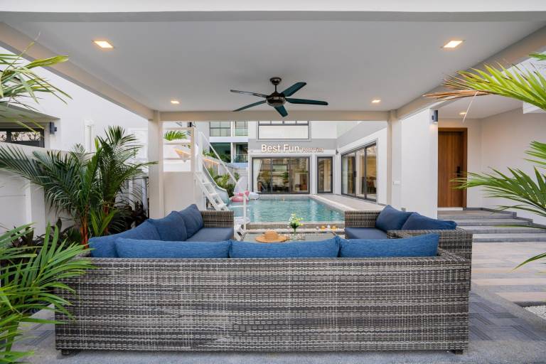 Villa with pool, BBQ & garden — photo 4