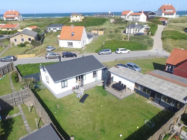 Family-oriented house with patio | Close to the beach | Pets allowed in Lokken