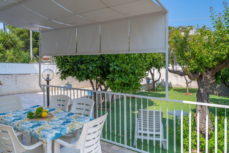 Apartment with terrace, barbeque & yard | Garden view — photo 2