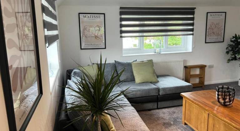 Apartment with garden in Horley