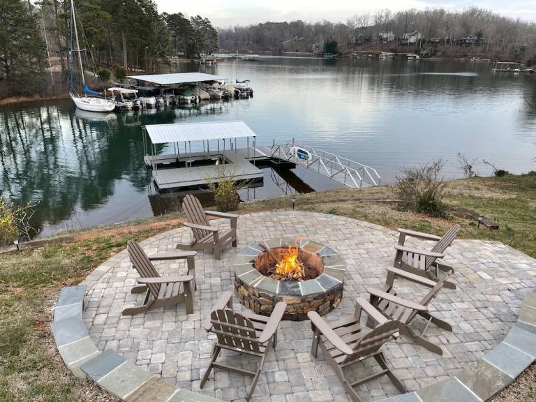 Seneca, SC Vacation Rentals from 52 HomeToGo