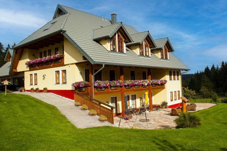 Ferienhaus mit Hund in Schönwald im Schwarzwald für max. 3 Personen Ferienhaus mit Hund in Schönwald im Schwarzwald für max. 3 Personen