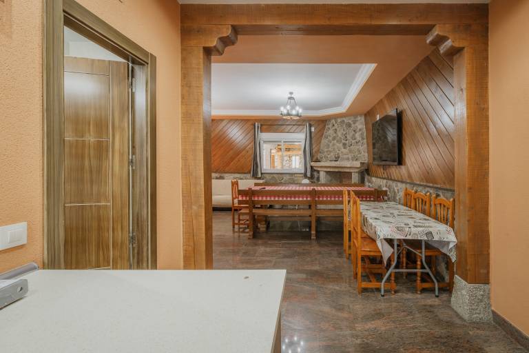 Chalet with barbecue, fast internet & private pool | Mountain view | Perfect for remote work — photo 3