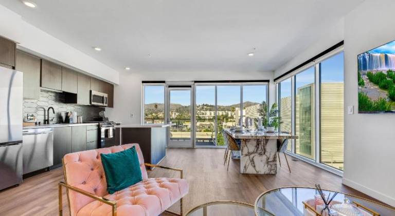 One Lux Stay Hollywood