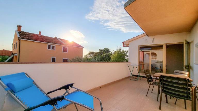 Dog-friendly apartment only 550 meters to the beach with private balcony, air conditioning, WiFi in Novigrad