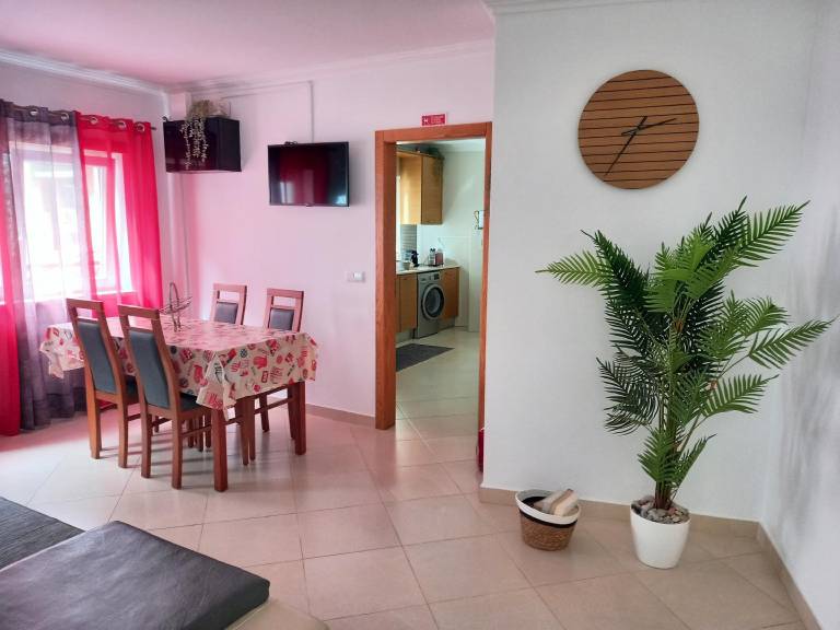 Vacation home with BBQ & patio | Perfect for remote work in Leiria