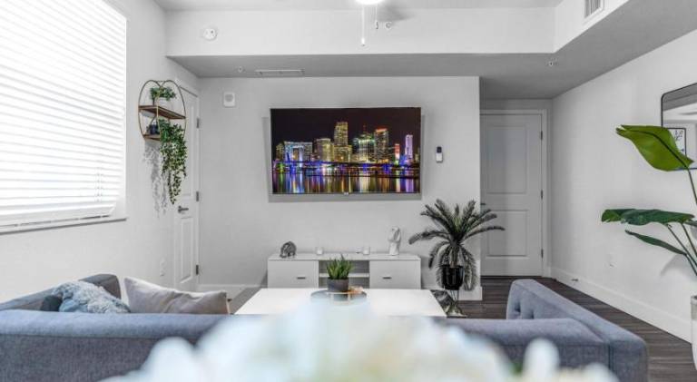 Apartment with hot tub & pool — photo 4