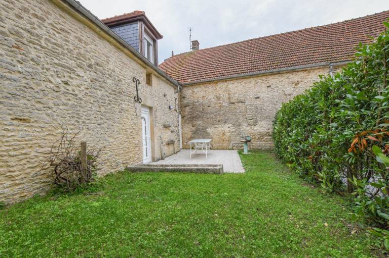 Pleasant gite with BBQ, terrace & yard | Dogs allowed — photo 5