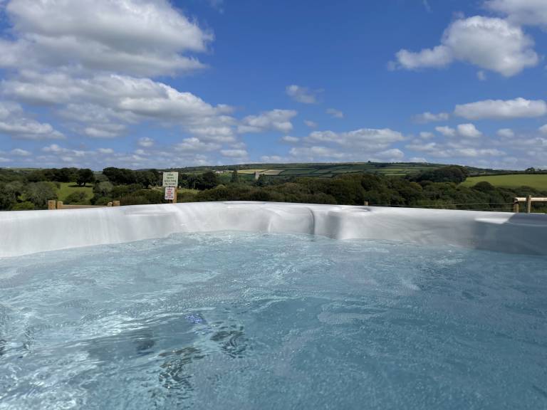 Cottage with barbecue, jacuzzi & yard — photo 4