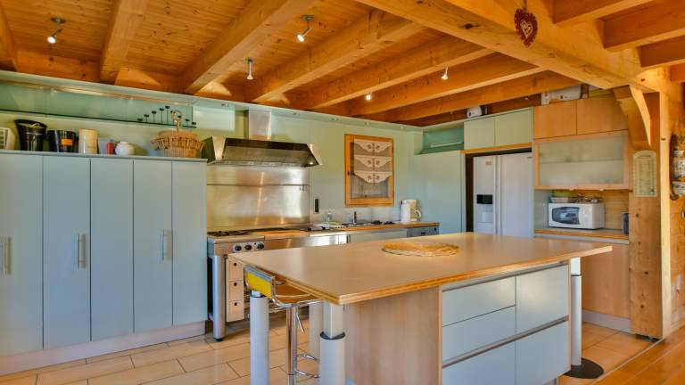 Children-friendly charming chalet with patio & barbeque | Mountain view | Next to the ski | Pets are welcome — photo 4