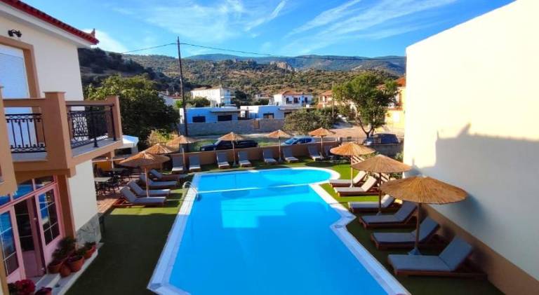 Apartment with pool & terrace — photo 5