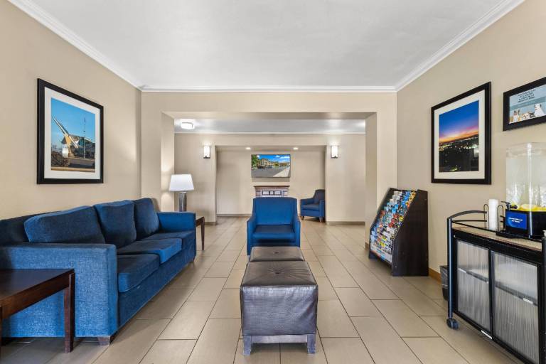 Comfort Inn & Suites Lancaster Antelope Valley — photo 2