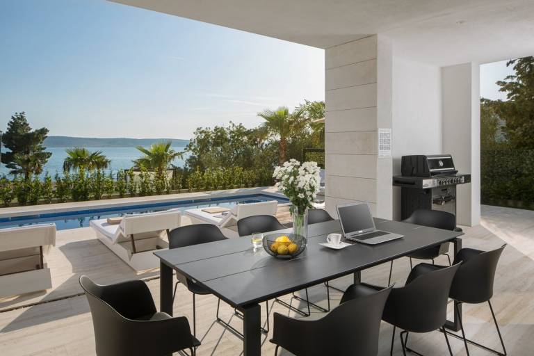 Villa with terrace, sauna & barbeque | Water view — photo 5