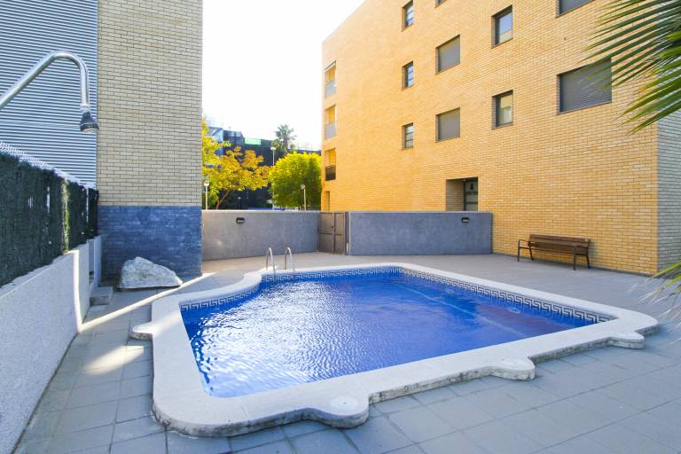 Holiday apartment with yard, BBQ & patio in Cambrils