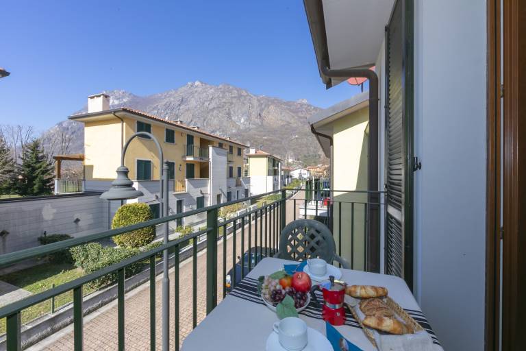 Apartment with yard | Mountain view in Porlezza