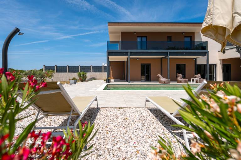 Villa with pool, terrace & barbecue — photo 5