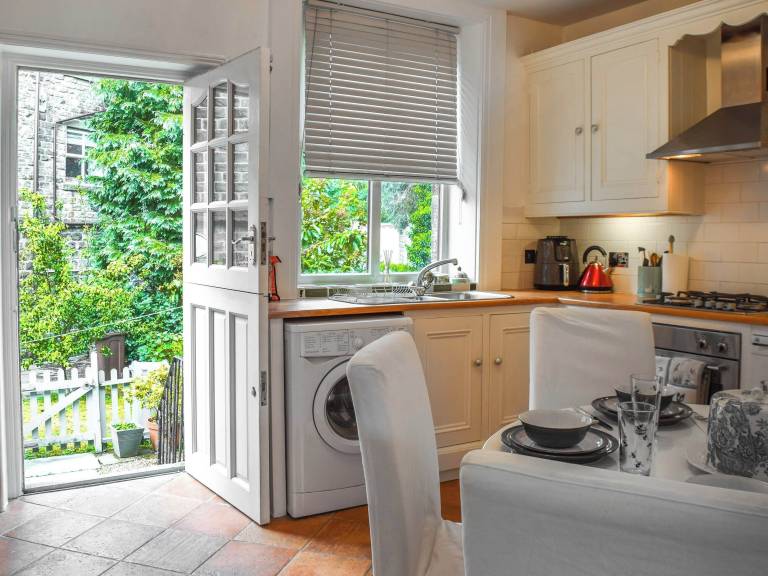Cottage Oldham District