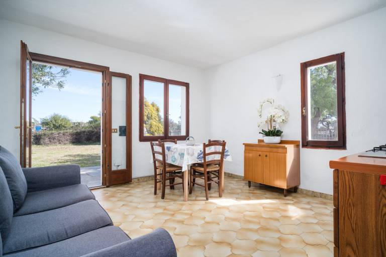 Fully equipped rental apartment with terrace, garden & barbeque | Sea view | Beach nearby | Suitable for remote work | Pets allowed — photo 3