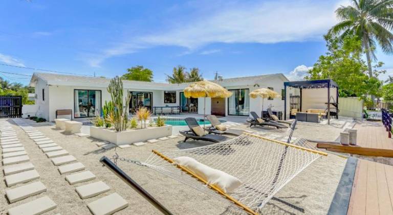 Vacation home with pool | Pets allowed — photo 5