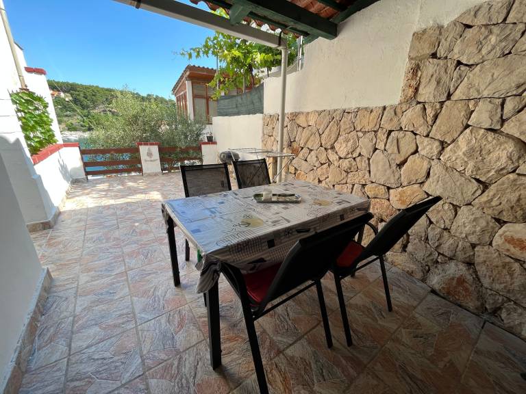 Ferienwohnung in Jelsa, Zavala, Kroatien für max. 4 Personen Ferienwohnung in Jelsa, Zavala, Kroatien für max. 4 Personen