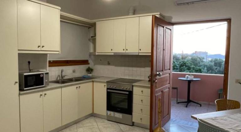 Holiday apartment with yard & terrace — photo 4
