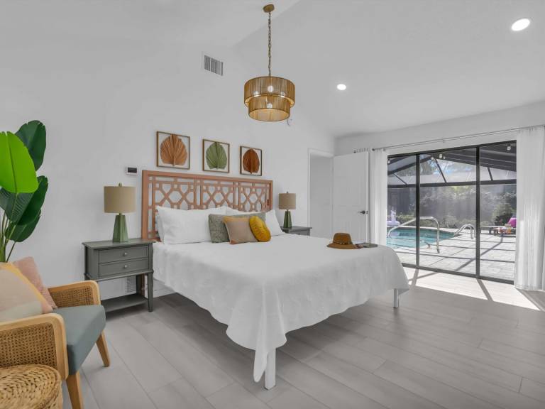Family-friendly house with terrace, private pool & barbecue | Water view | Pets allowed — photo 5