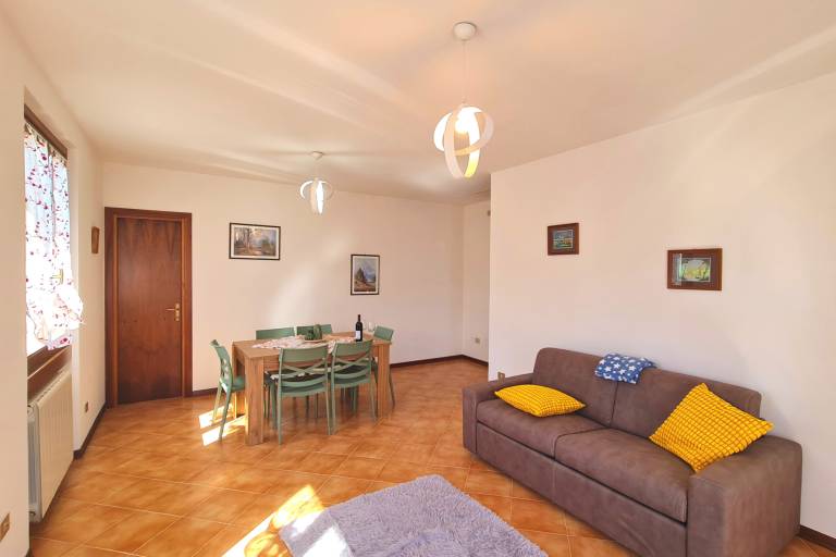 Rental apartment with yard & pool — photo 3